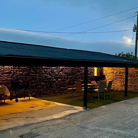 Villa Tom Rocky'S Farmyard Templemore Exterior foto