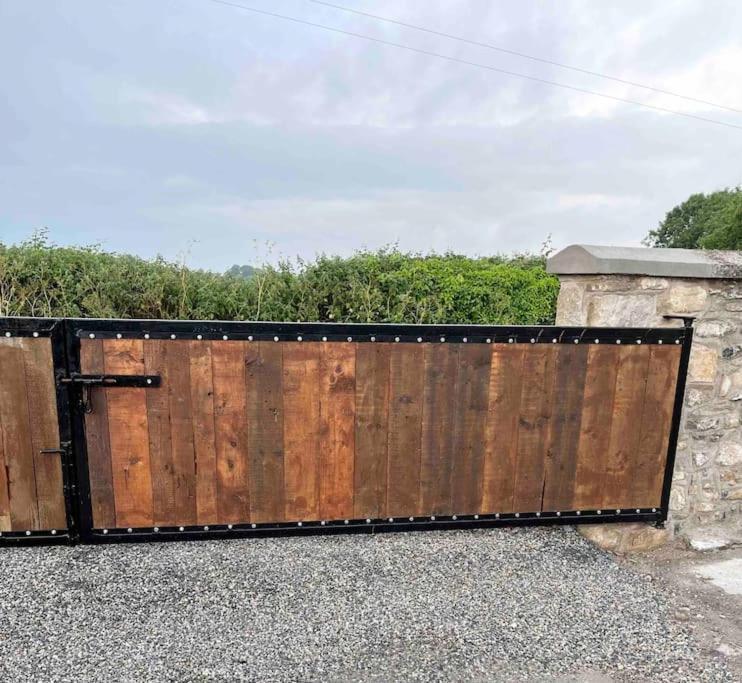 Villa Tom Rocky'S Farmyard Templemore Exterior foto